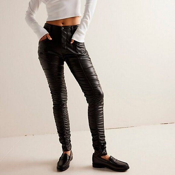 FREE PEOPLE We The Free All Shook Up Cinched Vegan Pants MSRP $148 Size 2 - Picture 1 of 14